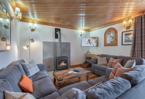 MERIBEL - CHANTECLAIR B Belvédère The Chanteclair B apartment with a...