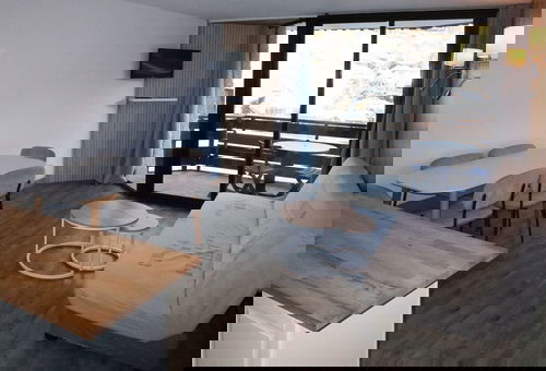 Large apartment located in the Les Carlines residence, above the city center...