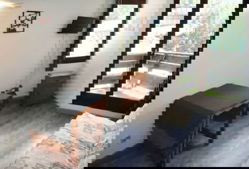 Studio located in the resort center facing the ice rink, exit from the ski...