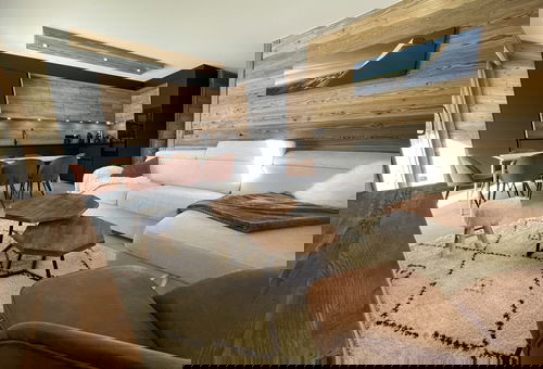 Ce très bel appartement, à la décoration soignée et chaleureuse vous attend...