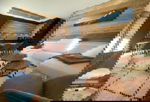 Ce très bel appartement, à la décoration soignée et chaleureuse vous attend...