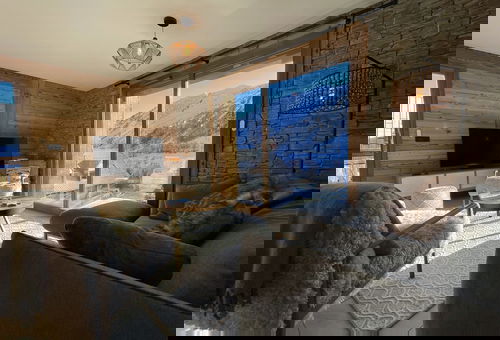 Ce très bel appartement, à la décoration soignée et chaleureuse vous attend...