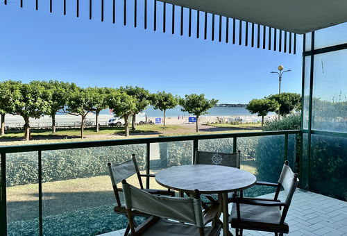 Seaside Getaway: 2-bedroom apartment with sea view terrace – Benoît Beach