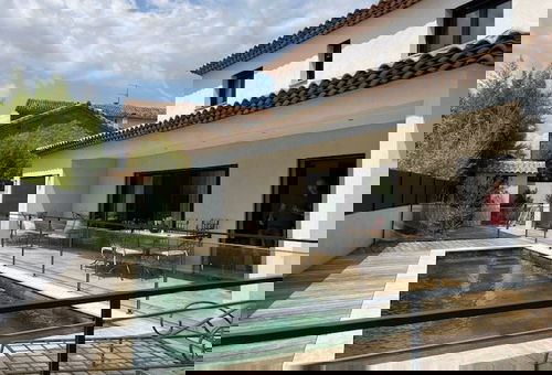 Villa - La Crau - 8 Personnes 
environ 157 m2 de villa et 200m2 de jardin...