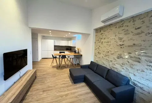 Apartment 6 bedroom Nîmes