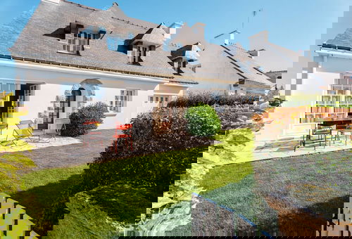 Carnac, neo-Breton 6-room house near the town center of Carnac.