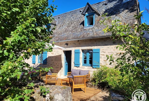 Envie de nature, de tranquillité et de charme authentique ? Ce gîte en...