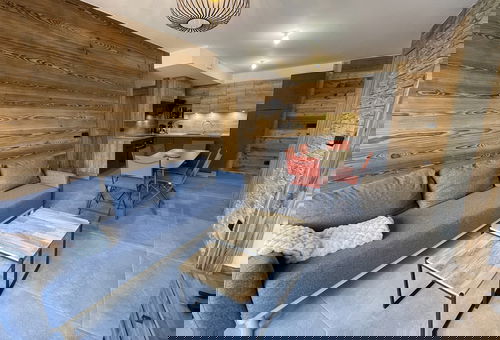 Ce très bel appartement, à la décoration soignée et chaleureuse vous attend...