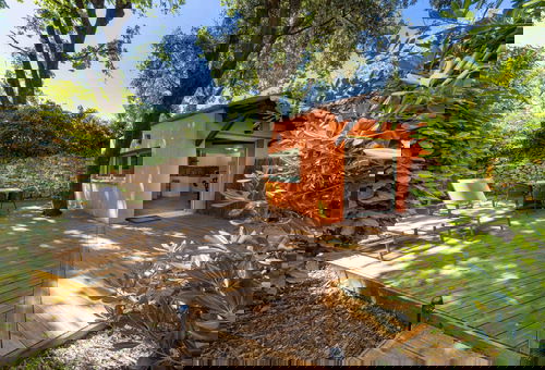 06BV2 : Nice cottage with pool