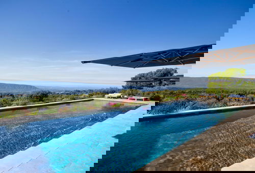 Luxury 4-bedroom villa - pool