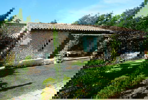Beautiful Provencal villa with pool and jacuzzi