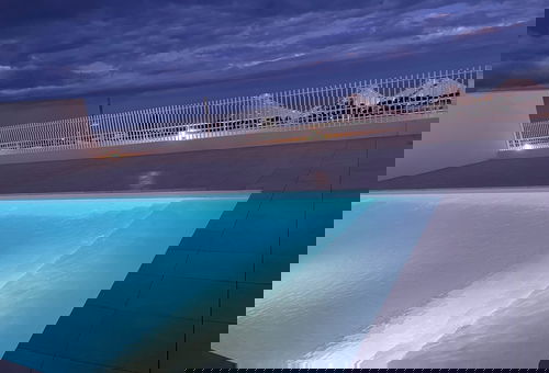Studio moderne - terrasse - piscine