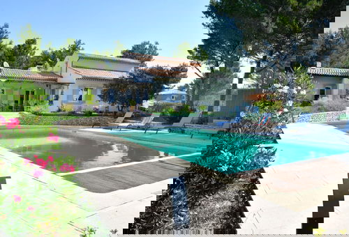 Beautiful Provencal villa with swimming pool