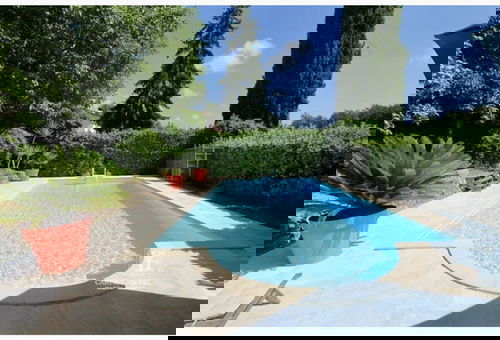 Beautiful and spacious villa - swimming pool - garden
