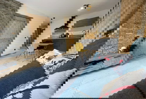 Ce très bel appartement, à la décoration soignée et chaleureuse vous attend...