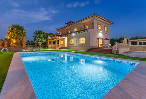 Villa 6 bedroom Jacarilla