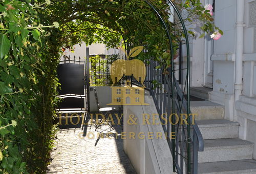 Elegant Norman house with flower-filled courtyard, in the heart of Deauville