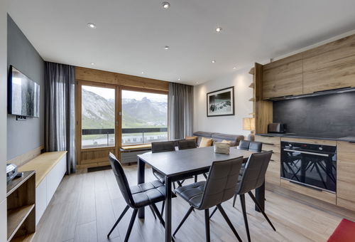 TIGNES LE LAC The Bec Rouge 652 apartment is located on the 5th floor of the...