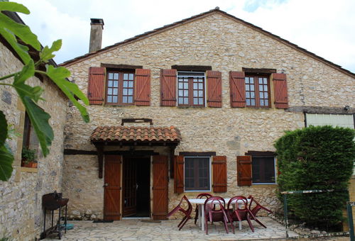 Pour des vacances en famille, dans un cadre reposant avec une piscine sur la...