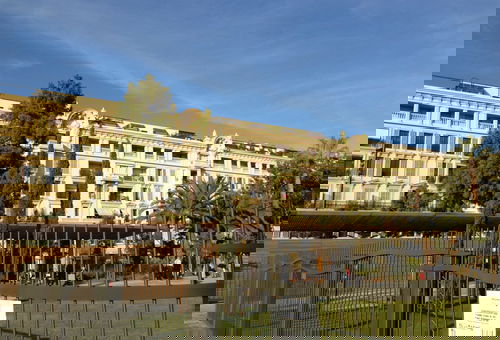 GRAND HÔTEL : Golden Square • 3 min to Beach • Green Corridor View • AC