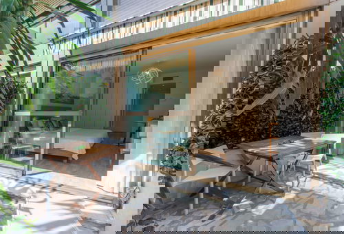 CENTRE PROMENADE : Avec terrasse, plein centre, à deux pas de la mer