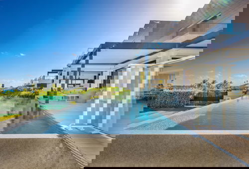 Beach & Putt