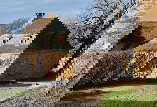 l'Ardoise, Maison au pied du château de Castelnau