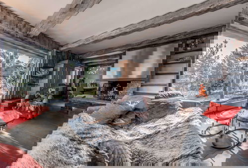 Apartment located in a charming chalet with only two units, offering an...