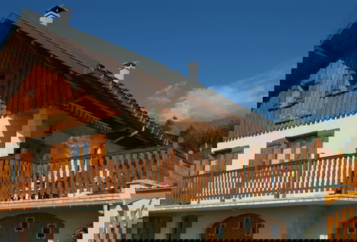 Large chalet with terrace, mountain view & nature access