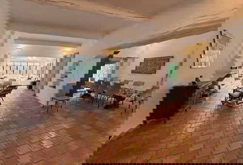 Countryside villa with swimming pool