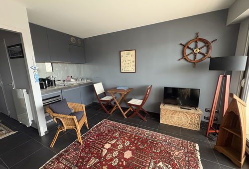 Bright studio facing the Port du Iguen