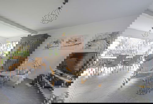 The house of chestnut trees, private parking