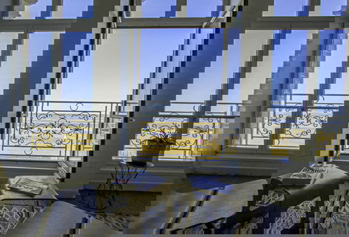 Panoramic Mulberry Beach, plendid sea front apartment