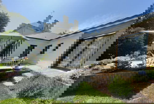 Le Clos des Marmuzots, parking & garden