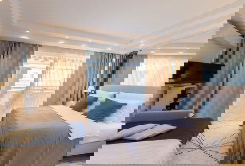 ROYAL PROMENADE – Piscine • Terrasse • Vue mer • Climatisation