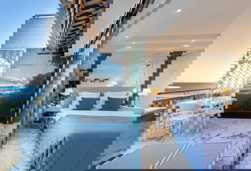 ROYAL PROMENADE : Pool, terrace with sea view