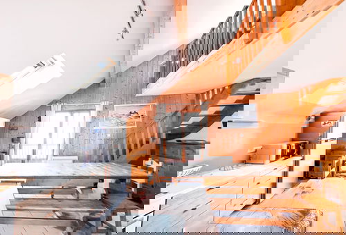 Located on the second floor overlooking the snow front at the Col du Mollard,...