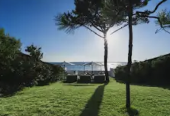 Exceptional beachfront villa with swimming pool and access...