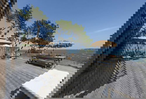 Une spacieuse villa pour 8 personnes avec une vue à 360° sur le bassin ainsi...