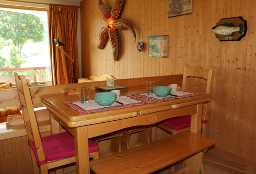1 BEDROOM WITH CABIN ROOM, SKI IN SKI OUT