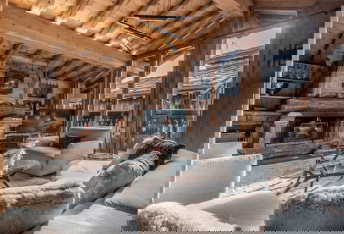 Cosy chalet with a mountain feel, close to the resort centre and with quick...