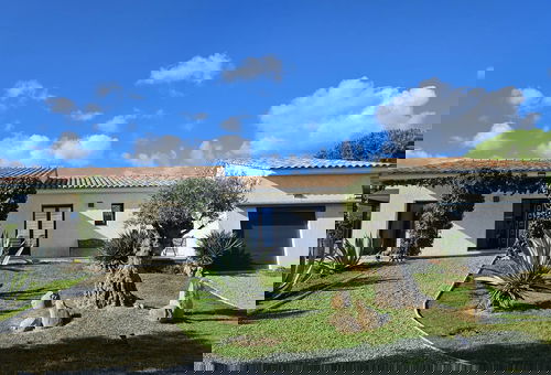 La villa Rundinelle, confortablement équipée pour 6 personnes, vous offre un...