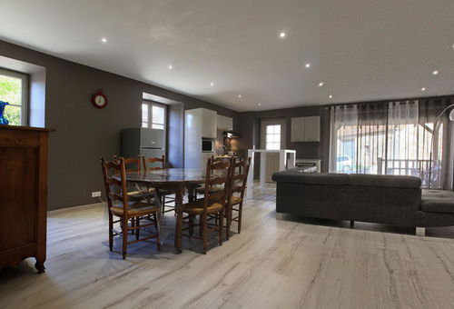 Holiday cottage in the heart of the village of Curemonte, one of the Most...