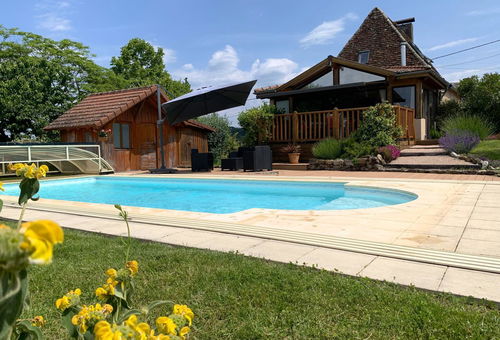 Holiday cottage with swimming pool at the southern tip of the Corrèze region,...