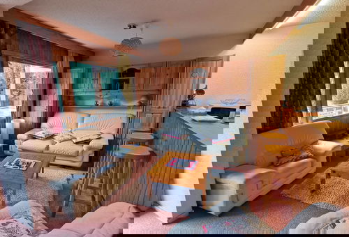 Well-appointed apartment of 50 sqm, bright and well fitted-out. Large balcony...