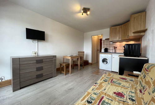 15m² studio apartment that can accommodate 2 people. On the 4th floor of the...