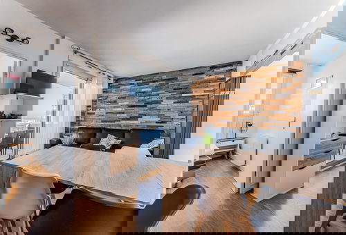 Located on the 6th floor of a secure building with an elevator, this...